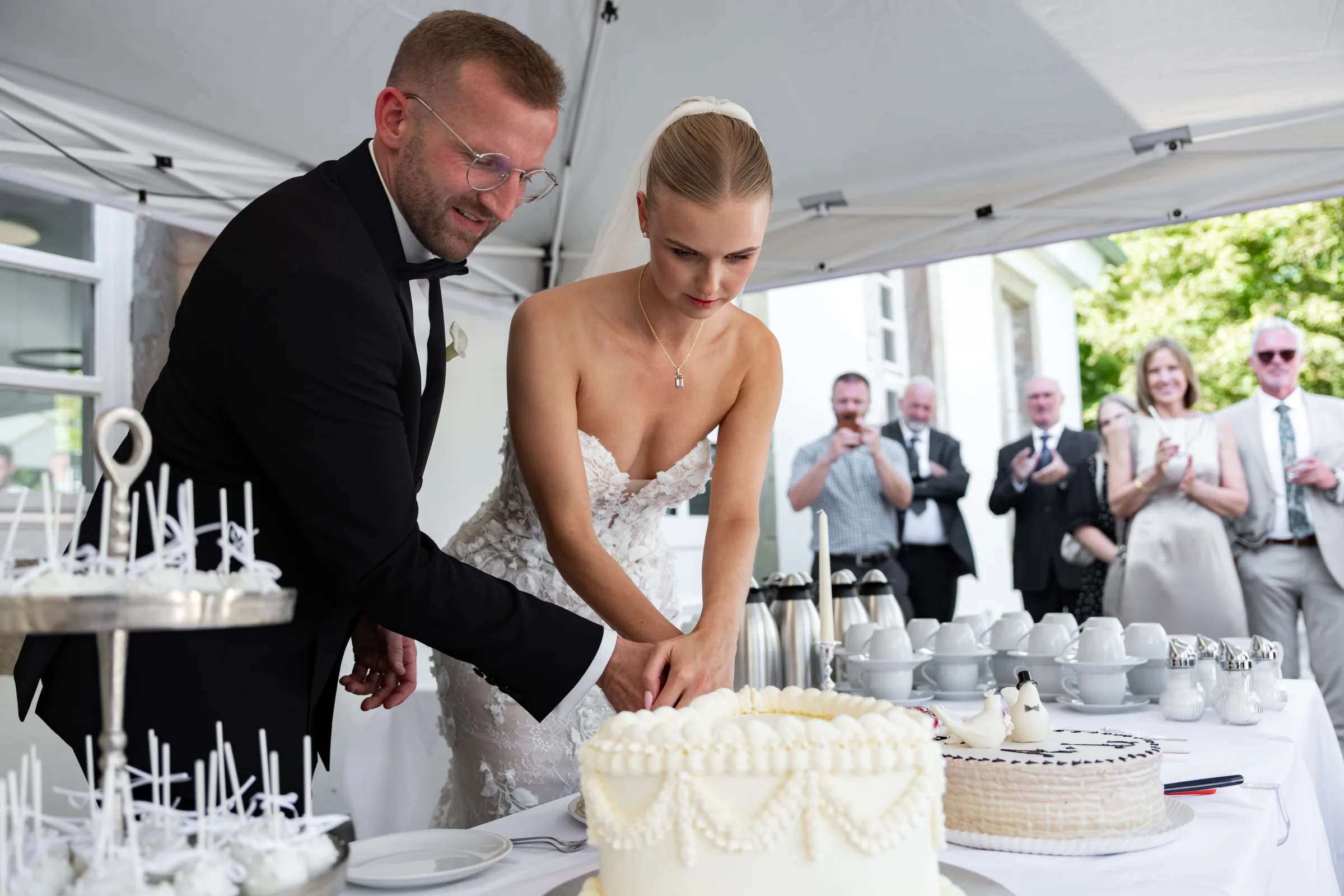 Anschnitt der Hochzeitstorte